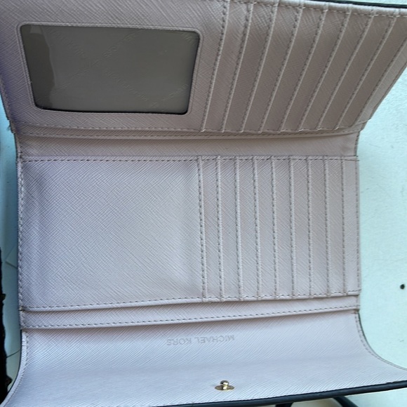 Michael kors wallet - Picture 3 of 3